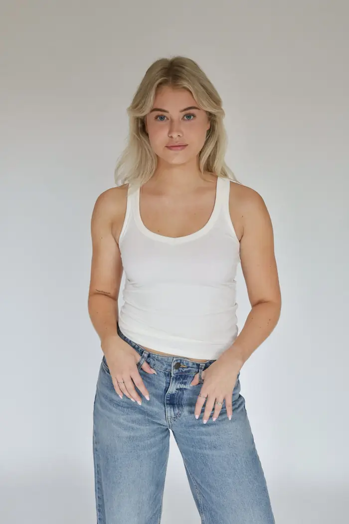 Anouk, studio photograph for Deely Creators