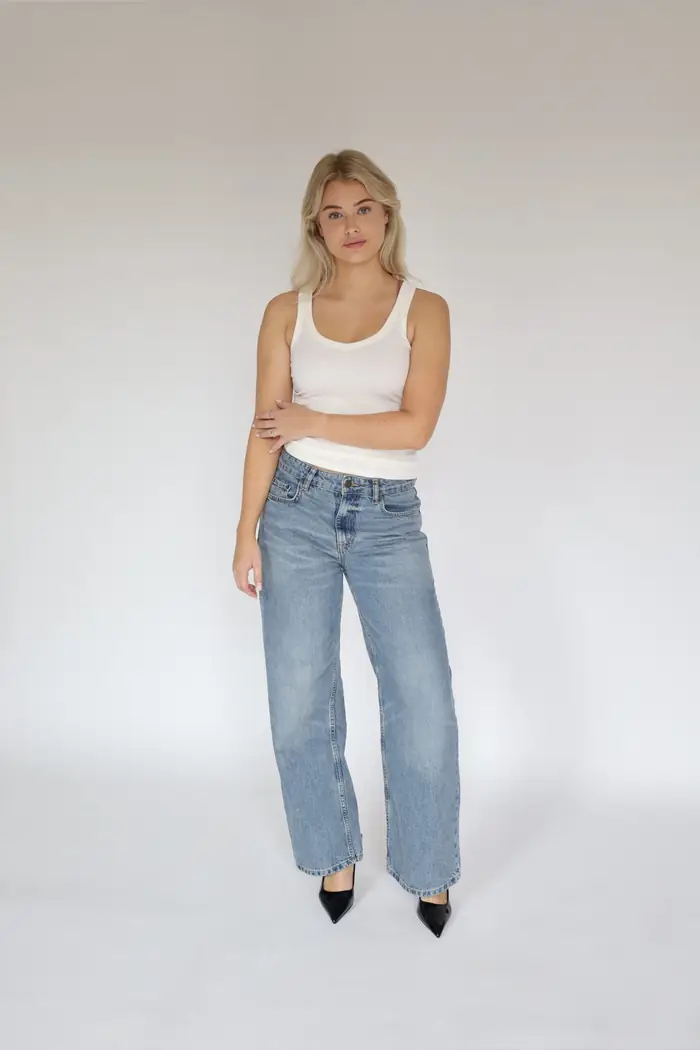 Anouk, studio photograph for Deely Creators