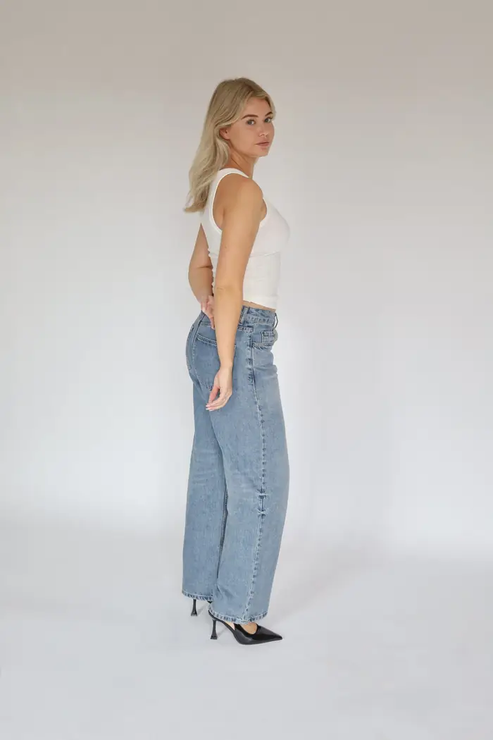 Anouk, studio photograph for Deely Creators