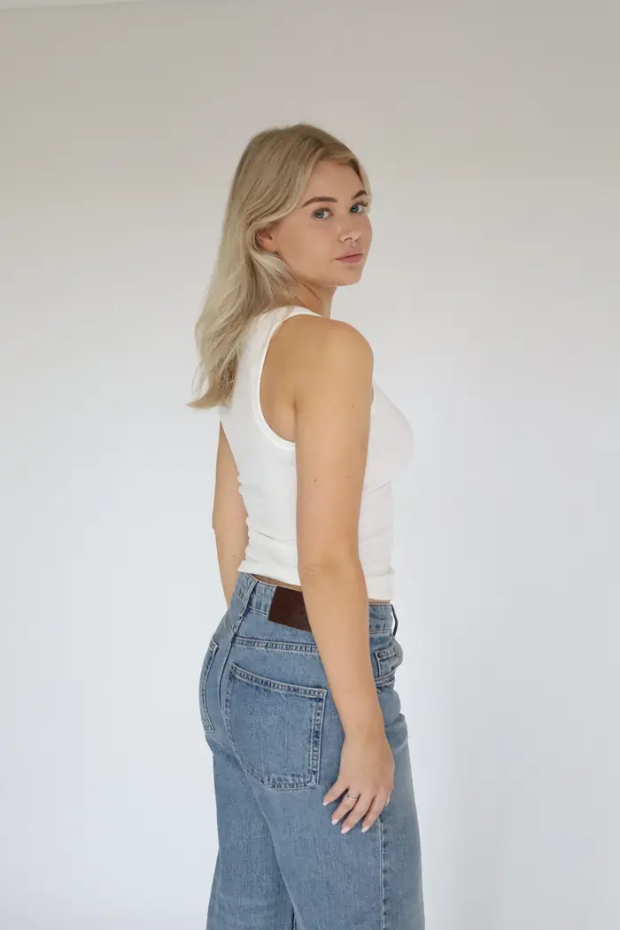 Anouk, studio photograph for Deely Creators