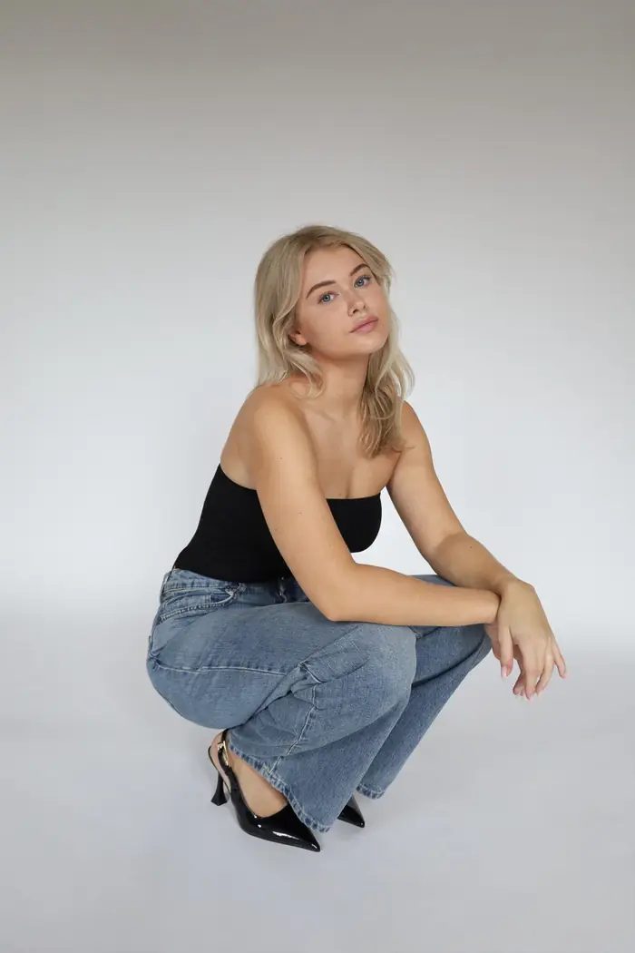 Anouk, studio photograph for Deely Creators