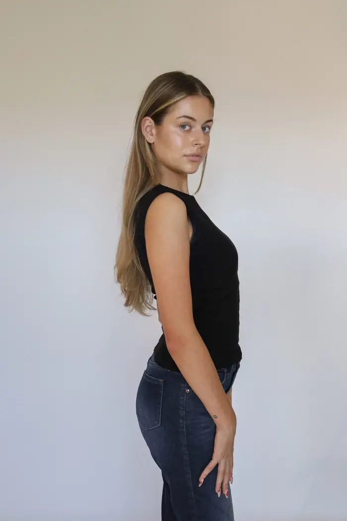 Natália, studio photograph for Deely Creators