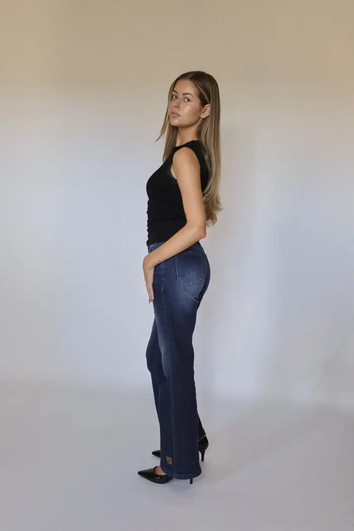 Natália, studio photograph for Deely Creators